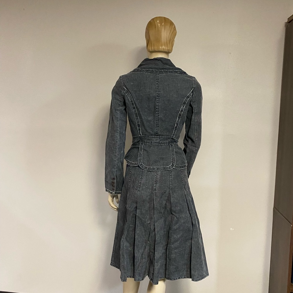 BCBG MAX AZRIA BELTED PEPLUM GRAY DENIM SHAWL COLLAR pleated skirt suit